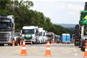 Mais de cem caminhões chegaram ao DF