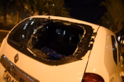 Carro ficou com o vidro traseiro quebrado
