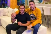 “Carlinhos estava acostumado a sempre chegar em casa, e eu estar lá esperando ele. Agora não estou, porque vivo em São Paulo. Mas isso é uma fase, vai passar, são só seis meses e o amor continua o mesmo. Amo ele da mesma forma e ele me ama”, explicou Lucas