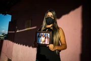Na foto, a mãe e uma irmã de Thamires. Ambas morreram de Covid-19