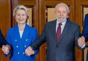 Lula e Ursula von der Leyen, presidente da Comissão Europeia, na Cúpula do Uruguai