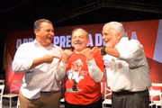 Rui Costa (à esquerda) com Lula e o senador Jaques Wagner (PT-BA)