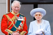 Rei Charles e a saudosa rainha Elizabeth no Trooping the Colour de 2022 