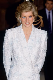 Conhecida como princesa do povo, Lady Di aplicou macetes práticos de maquiagem