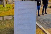 Fãs prestaram homenagens a Silvio Santos na porta do cemitério