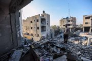 A Faixa de Gaza, um território palestino sitiado, está sob pesados bombardeios de Israel em resposta ao ataque em grande escala realizado em 7 de outubro pelo Hamas em Israel