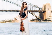 A brasileira precisava do público para comprovar ao governo da Austrália que é uma artista com carreira internacional mensurável