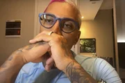 Dynho chorou ao saber que a ex-mulher já apaga tatuagem que fez em sua homenagem