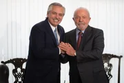 Em visita a Brasília para a posse presidencial, Fernández chamou Lula de "líder" que irá impulsionar a América Latina