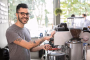 João Mazocante cuida do café