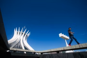 A festa em homenagem a Nossa Senhora Aparecida ocorre no gramado central próximo à Catedral Metropolitana