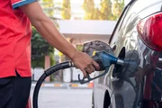 Levando em consideração o modelo do carro, será necessário dividir o valor do desempenho do automóvel com o álcool pelo desemprenho que ele tem com a gasolina