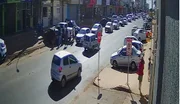 Populares intervêm na briga para evitar outras agressões