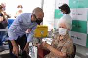 Prefeito Bruno Covas (PSDB) acompanha vacinação de idosos acima de 90 anos