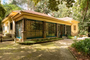 Casa no parque Lina e Paulo Raia, onde fica uma das unidades da Emia. Imóvel foi projetato pelo arquiteto polonês Lucjan Korngold e é tombado.