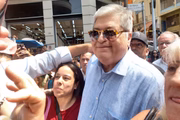O candidato do PSDB à Prefeitura de São Paulo, José Luiz Datena, na Rua 25 de Março, na região central de São Paulo