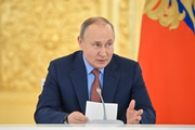 Em 2004, Putin foi reeleito e, em seguida, assinou o protocolo de Kyoto, documento que o tornou responsável por reduzir gases-estufa liberados pela Rússia