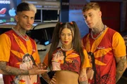 MC Pipokinha e dançarinos