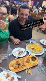 Margareth Serrão e Danilo Nascimento brindam com amigos