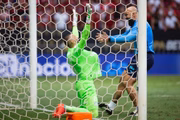 Goleiro Weverton comemora vitória da equipe paulista