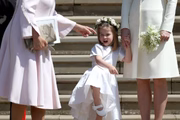 Como segue as tradições ao pé da letra, Kate argumentou que seria uma afronta à rainha Elizabeth II caso as daminhas não usassem meia-calça. Em entrevista à Oprah Winfrey, no início de 2021, Meghan chegou a dizer que Kate a fez chorar 