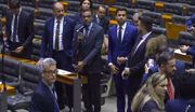 O deputado federal Otoni de Paula (MDB-RJ) anuncia Pablo Marçal na Câmara dos Deputados