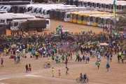 Após o desfile, os tratores se reuniram próximos da rodoviária