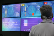 O sistema faz comparações com dados de outros países e faz projeções sobre o coronavírus por aqui