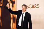 Walter Salles volta ao Brasil com o Oscar de Melhor Filme Internacional por Ainda Estou Aqui