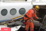 Bombeiros retiram violão de Marília Mendonça do avião