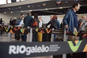 Mulher foi detida ao tentar embarcar no Aeroporto do Galeão, no Rio