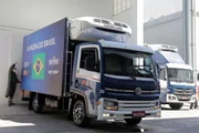 Caminhão com doses da Coronavac