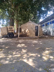 A tenda fica anexa à estrutura da UPA