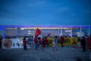 Manifestantes foram ao STF em defesa do ex-presidente Lula
