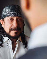 Bell Marques não abandonou a bandana durante o casamente de seu filho Rafa Marques
