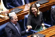 Os estreantes no Senado Federal Leila Barros e Izalci Lucas foram alguns dos primeiros a ocupar suas cadeiras no plenário da Casa