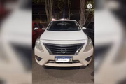 Os suspeitos — uma mulher de 20 anos e três homens de 19, 26 e 40 anos — roubaram um NissanVersa branco utilizando uma arma branca