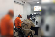 Bombeiros têm apoio de diversos materiais para coordenar ações