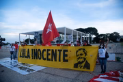 Manifestantes foram ao STF em defesa do ex-presidente Lula