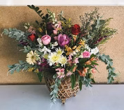 A loja prestigia os produtores locais de flores 
