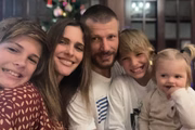 Família reunida! Maria Manoela chamou atenção nas redes ao mostrar o sorriso banguela