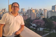 Odair mora há 19 anos na frente da Praça Princesa Isabel. Desde que soube do projeto que pode demolir seu prédio, ele não tem dormido direito: "gosto muito daqui"