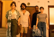 Bárbara Paz, Túlio Starling, Dan Ferreira e Letícia Colin no filme A Porta ao Lado