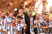 Argentina campeã ergue troféu
