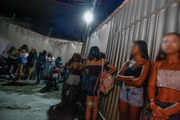 Fiscais da prefeitura flagraram adolescentes aglomerados em um espaço de festa na região noroeste de Goiânia, na madrugada deste domingo (14/2)