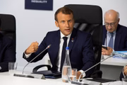 “Quando se trata de não vacinados, eu realmente quero incomodá-los. E vamos continuar a fazer isso até o fim. Essa é a estratégia”, disse Macron ao jornal Le Parisien