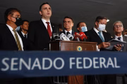 Presidente Bolsonaro e general Ramos vão ao Congresso Nacional acompanhar entrega simbólica da MP Eletrobrás no Salão Azul, do Senado Federal