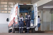 A vítima foi atingida na altura do quadril e precisou ser transportada pelo Serviço de Atendimento Móvel de Urgência (Samu) ao Hospital de Ceilândia