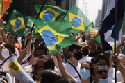 Manifestantes protestam contra Bolsonaro na Avenida Paulista