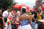 A chuva chegou a "derreter" fantasias, mas os foliões não desanimaram